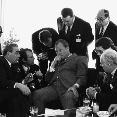 Barbara Klemm. Helldunkel. Fotografien aus Deutschland.